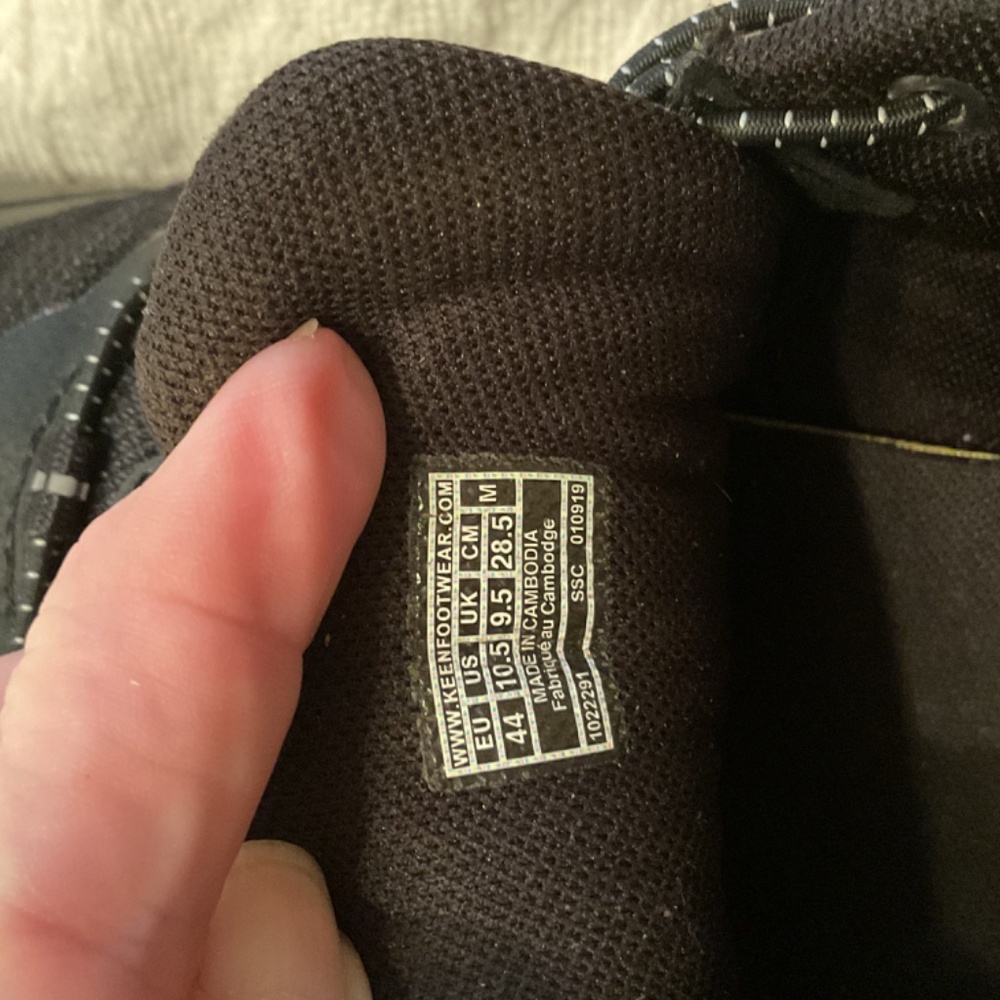KEEN Men's Black Athletic Shoes - Picture 8 of 9